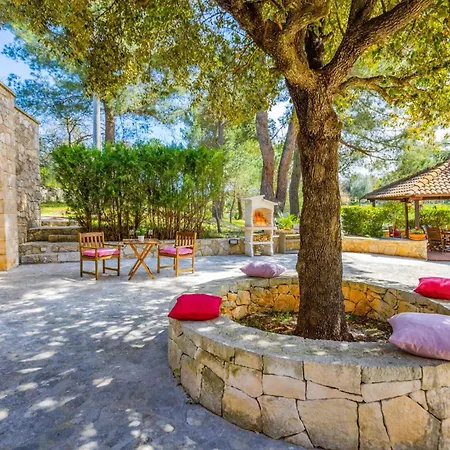 Trullo Lumise By